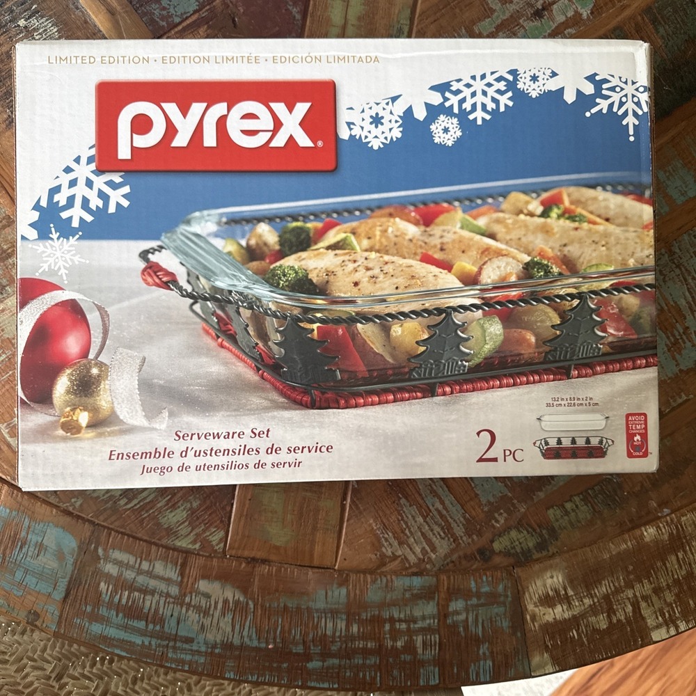 Pyrex Christmas Tree Basket Holiday Serveware 2 Piece Set Limited Edition NEW